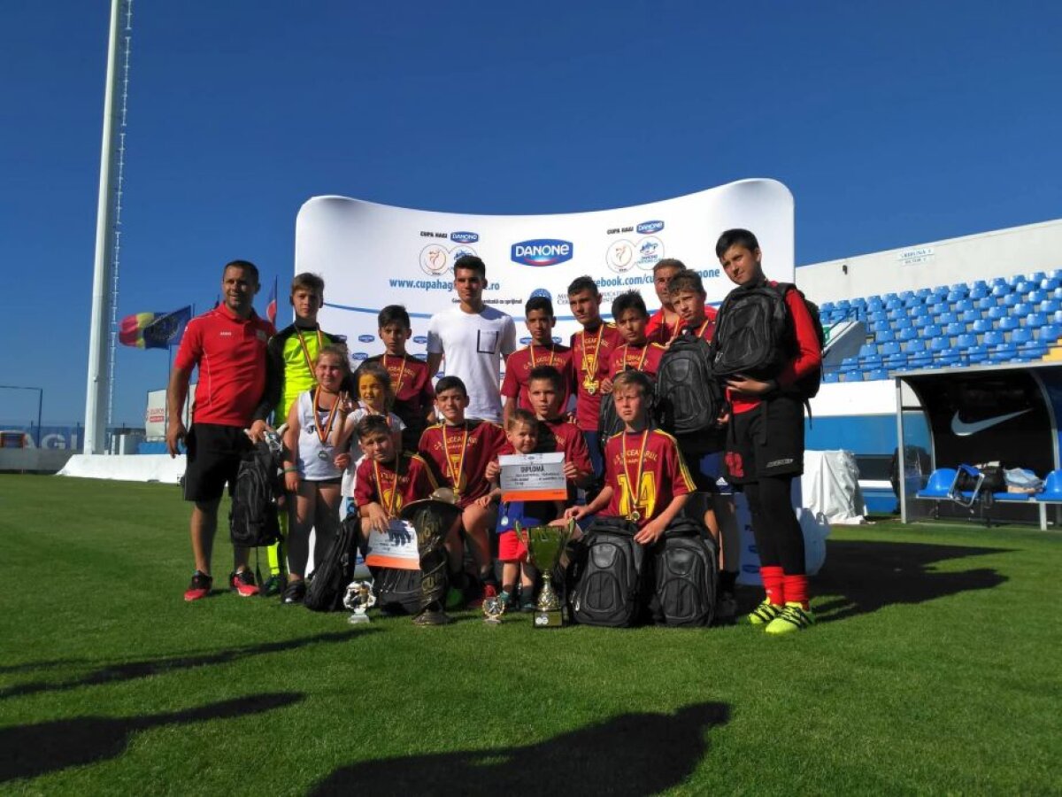 FOTO "Barça" de Cluj merge la New York » Luceafărul a câștigat Cupa Hagi-Danone și a fost premiată de fiul "Regelui"