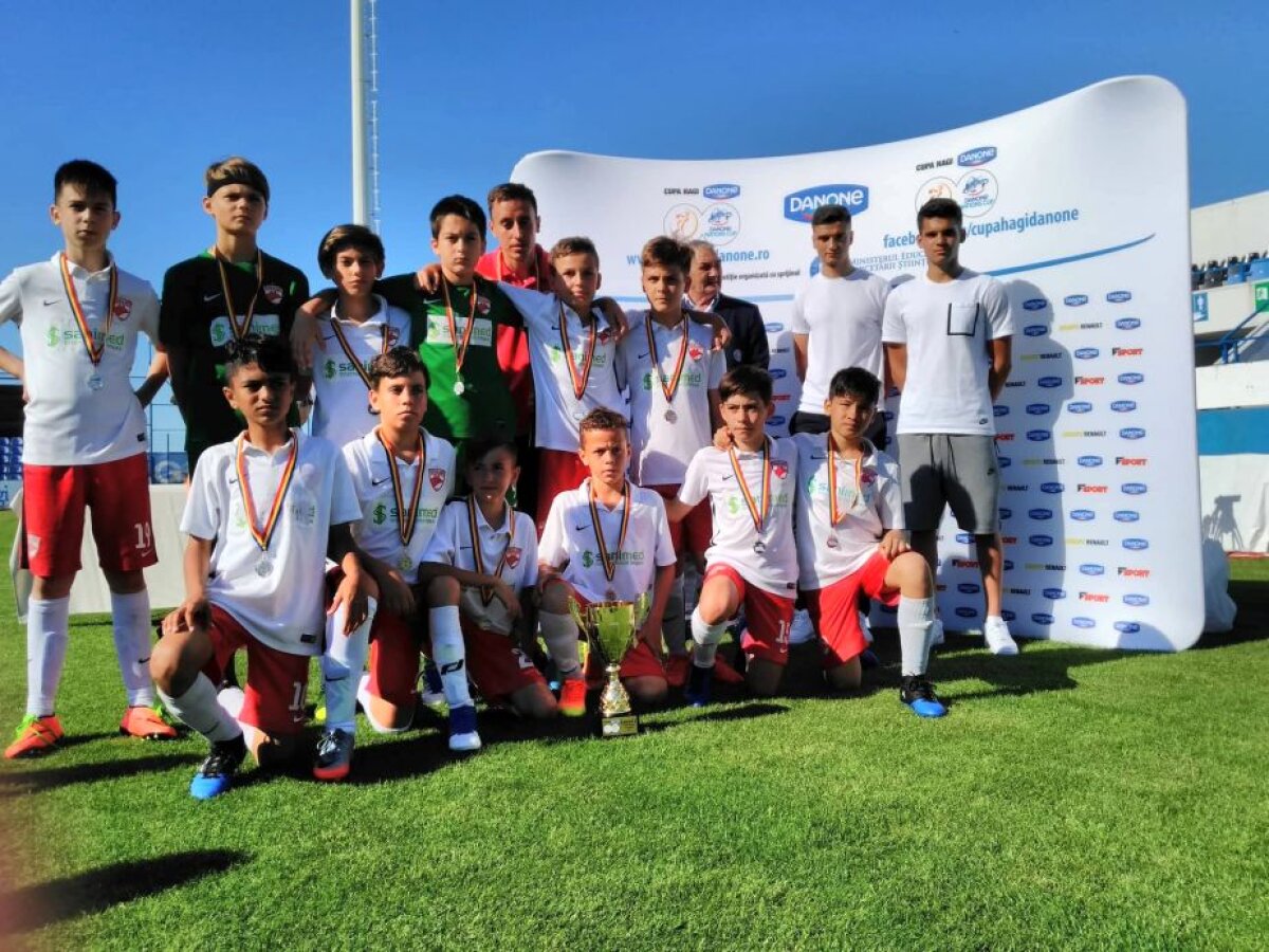 FOTO "Barça" de Cluj merge la New York » Luceafărul a câștigat Cupa Hagi-Danone și a fost premiată de fiul "Regelui"