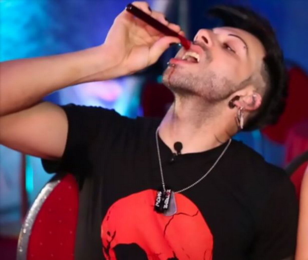 VIDEO & FOTO Așa ceva nu ai mai văzut niciodată! Își beau sângele, exact ca vampirii