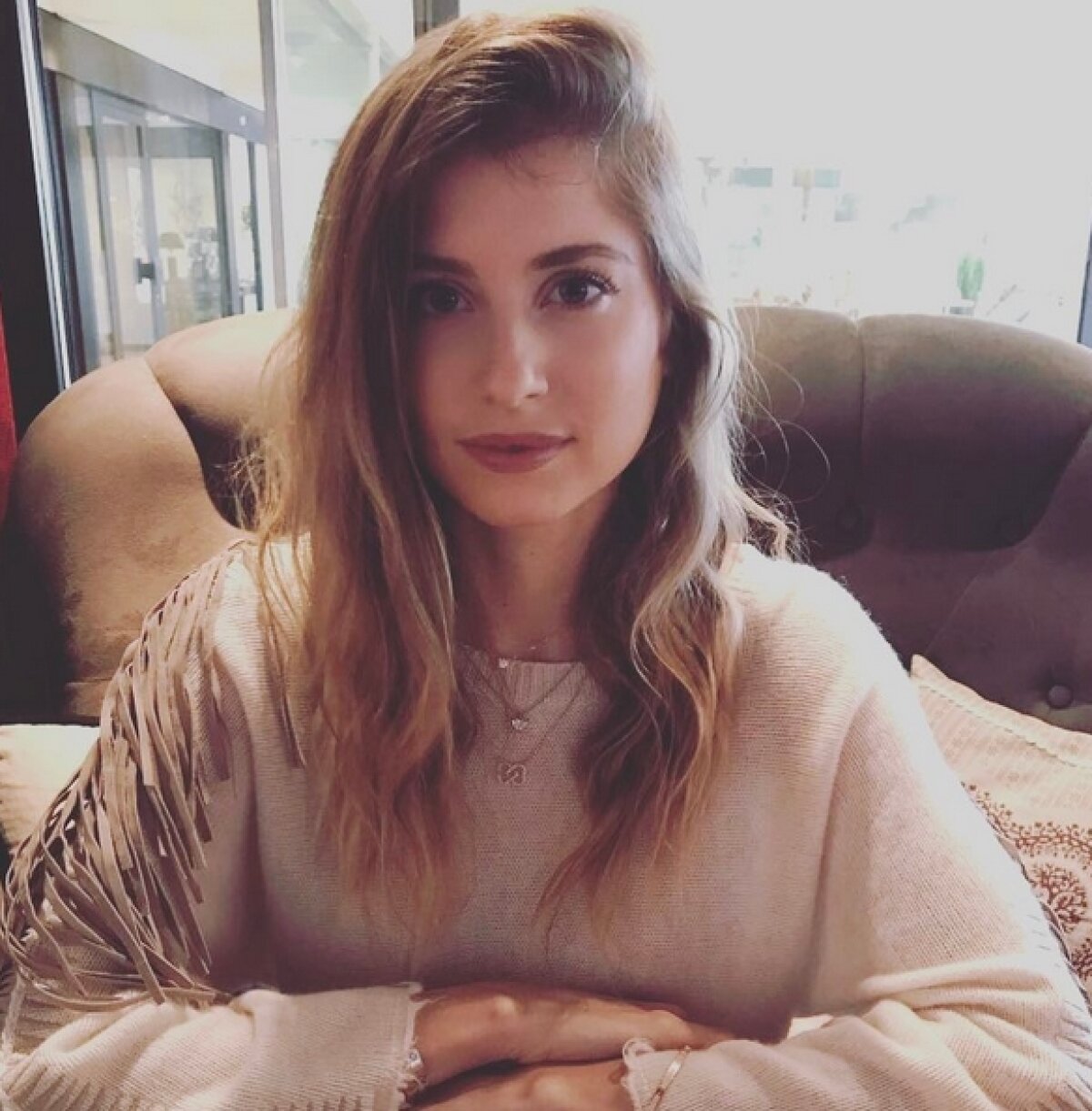 FOTO Sexy-jurnalista lui Hummels » O soție cum rar vezi: nu se plictisește deloc când Mats e în cantonament :)