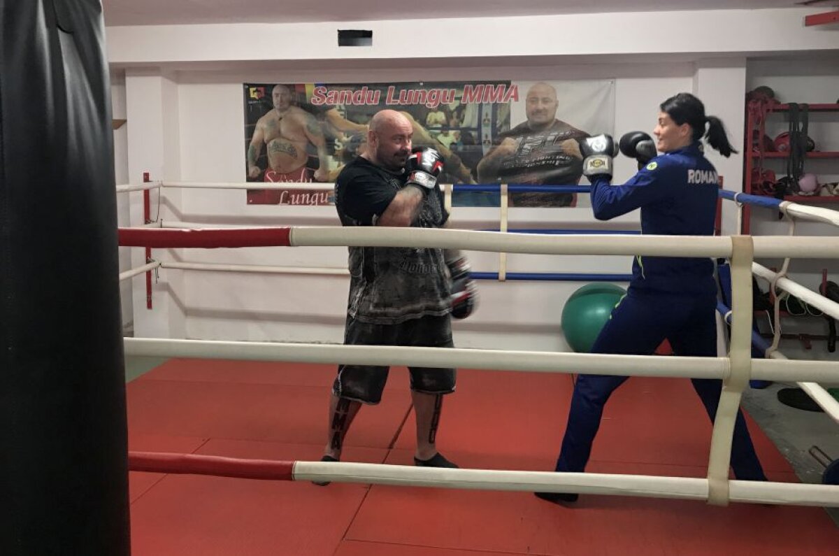 FOTO Surpriză pentru fetele din naționala de handbal! S-au pregătit alături de Sandu Lungu