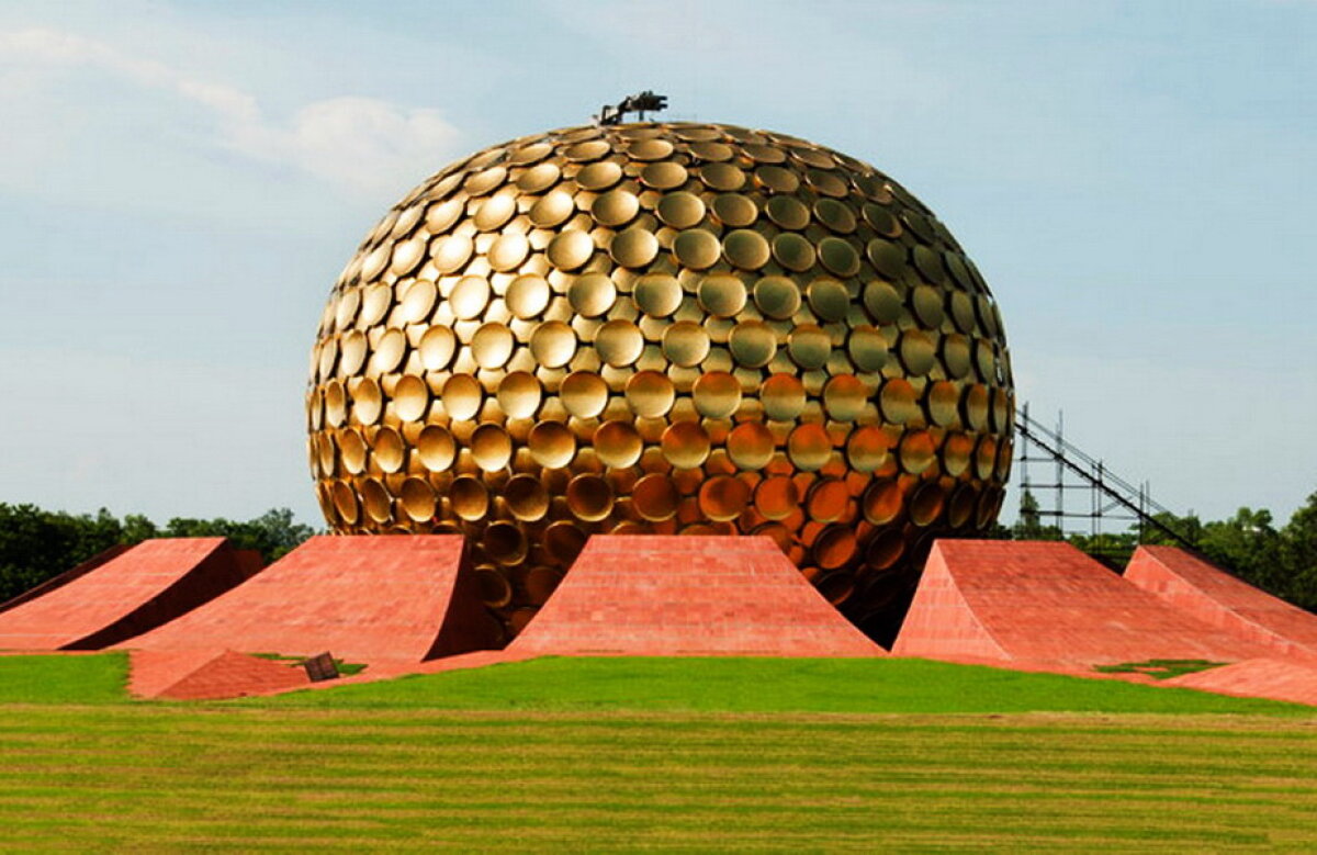 GALERIE FOTO Auroville, orașul în care nu sunt bani, religii sau politică