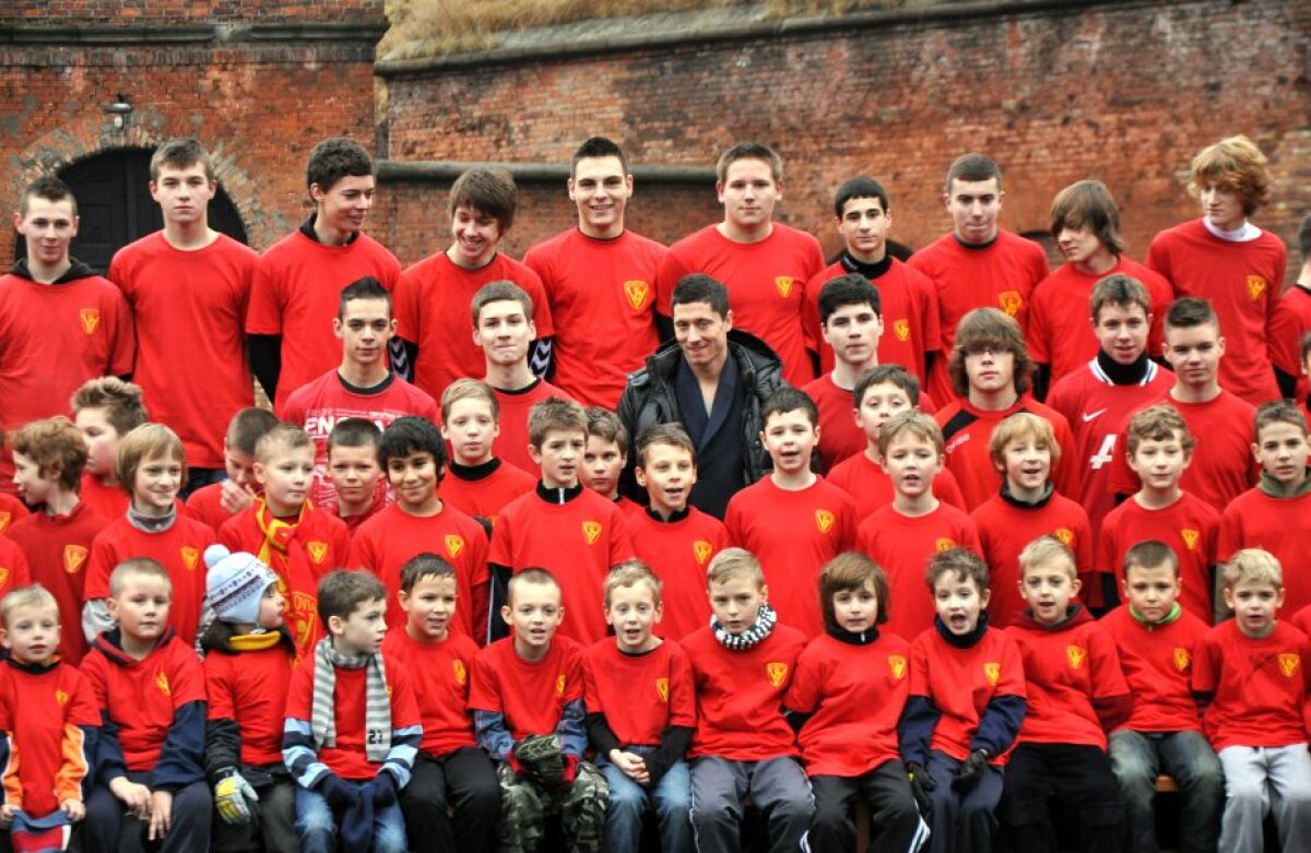 Corespondență din Varșovia // FOTO Superreportaj la clubul unde a început Lewandowski fotbalul » Pe urmele lui Mr. Sticks! 