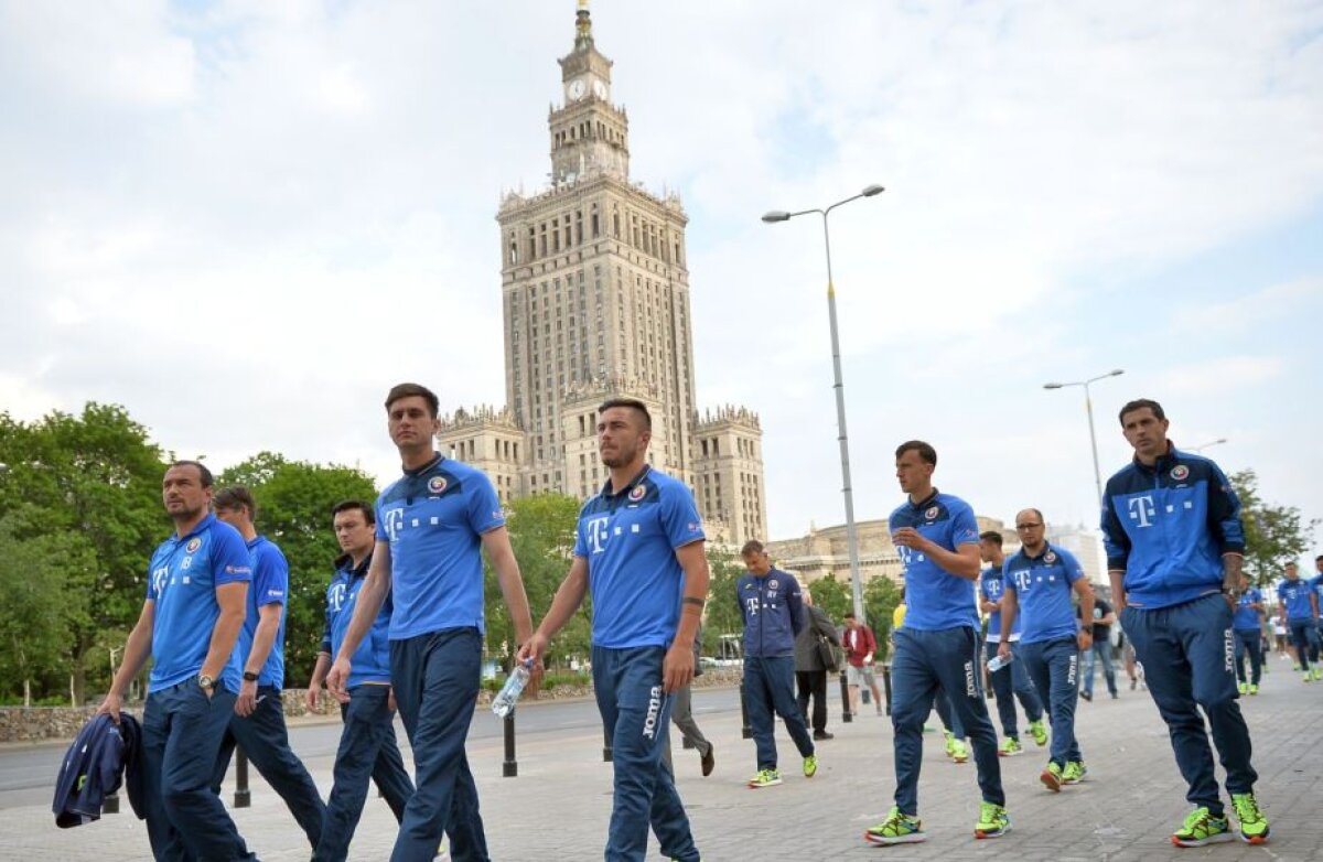 GALERIE FOTO La pas prin Varșovia » Imagini cu jucătorii naționalei înainte de meciul cu Polonia