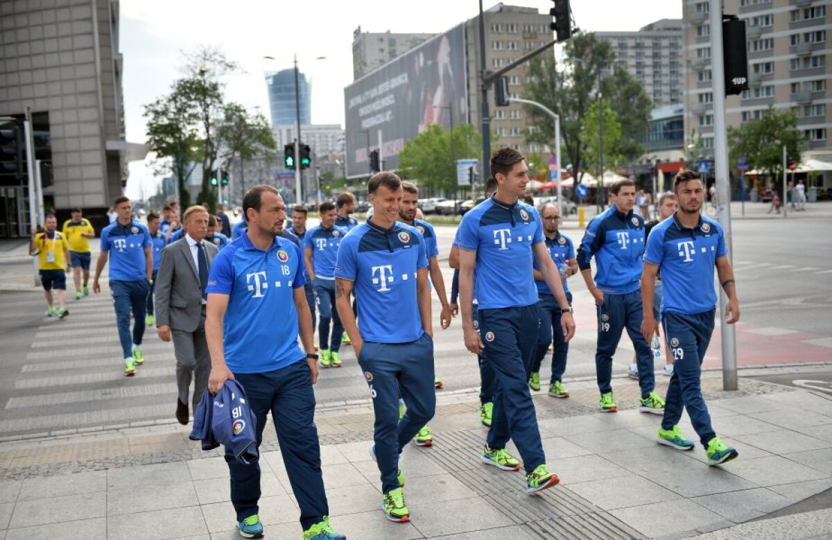 GALERIE FOTO La pas prin Varșovia » Imagini cu jucătorii naționalei înainte de meciul cu Polonia