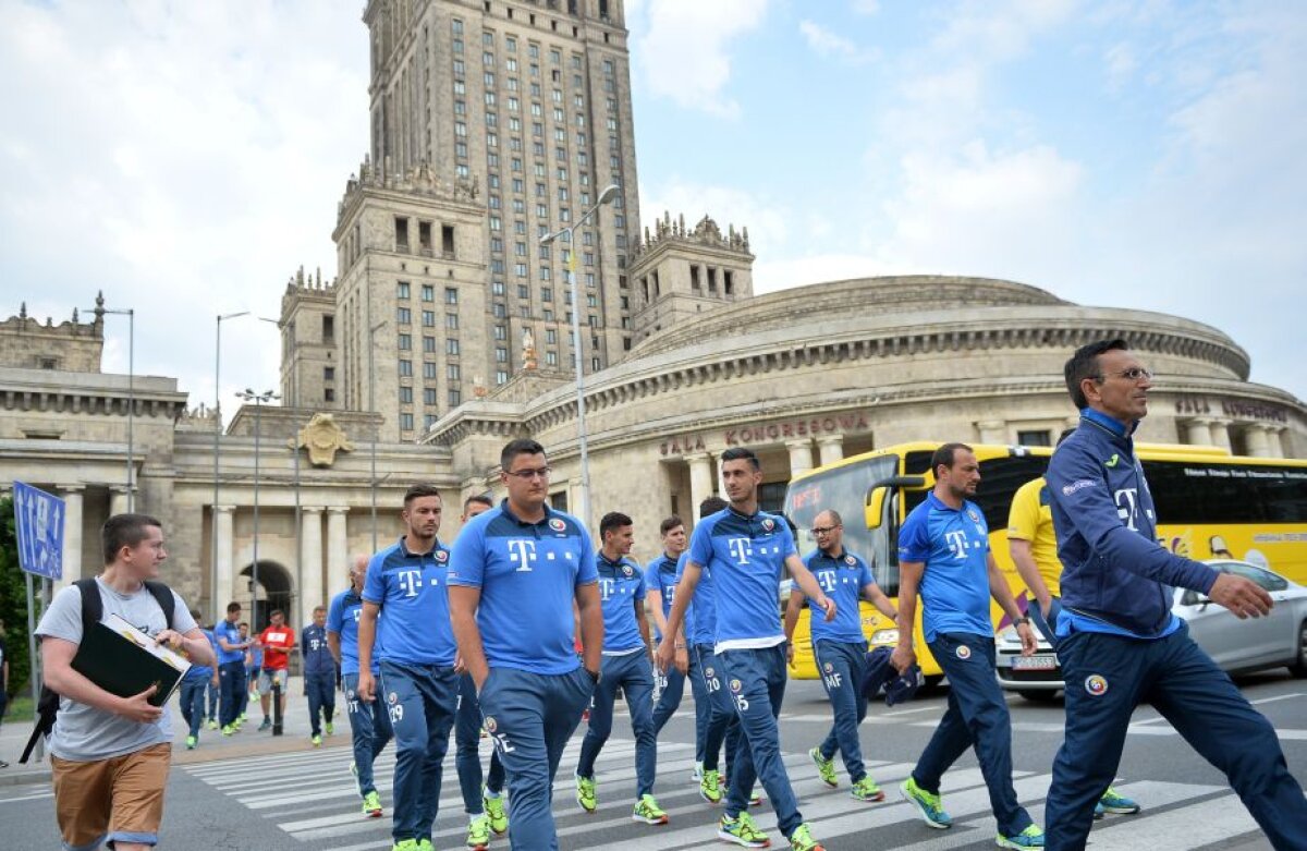 GALERIE FOTO La pas prin Varșovia » Imagini cu jucătorii naționalei înainte de meciul cu Polonia