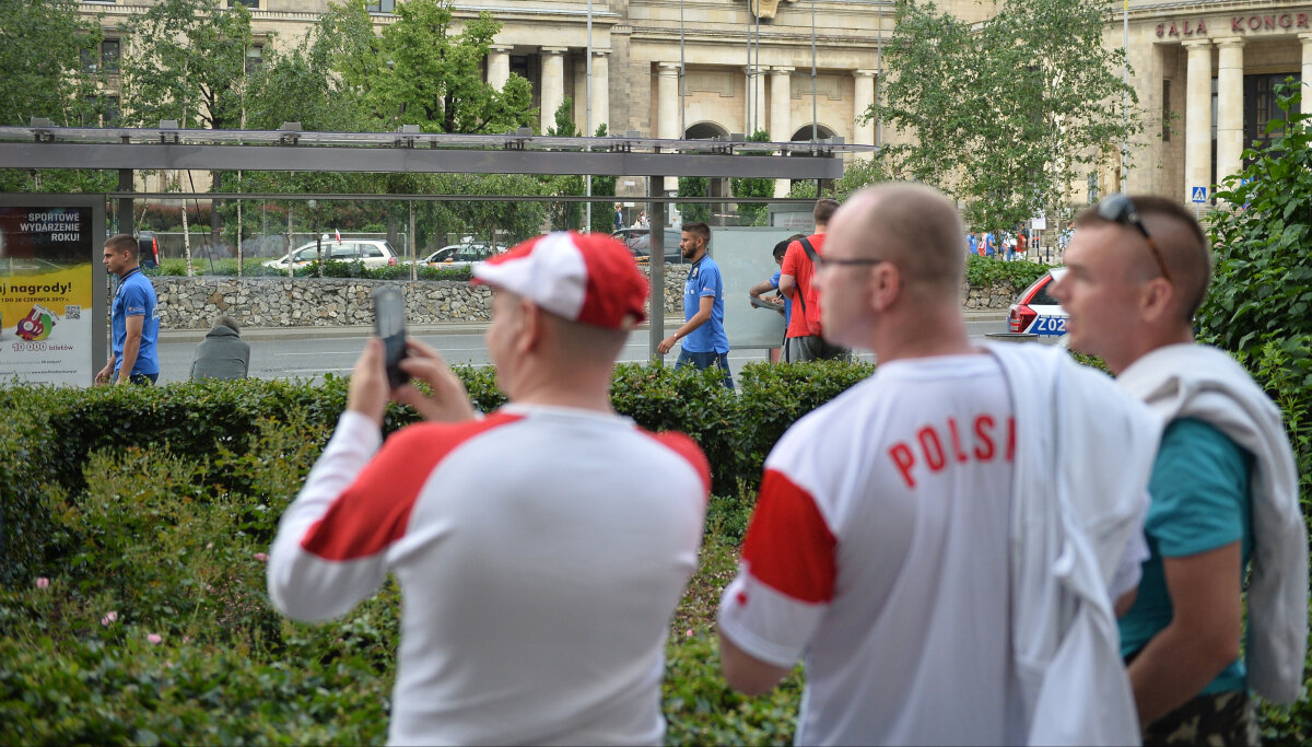 GALERIE FOTO La pas prin Varșovia » Imagini cu jucătorii naționalei înainte de meciul cu Polonia