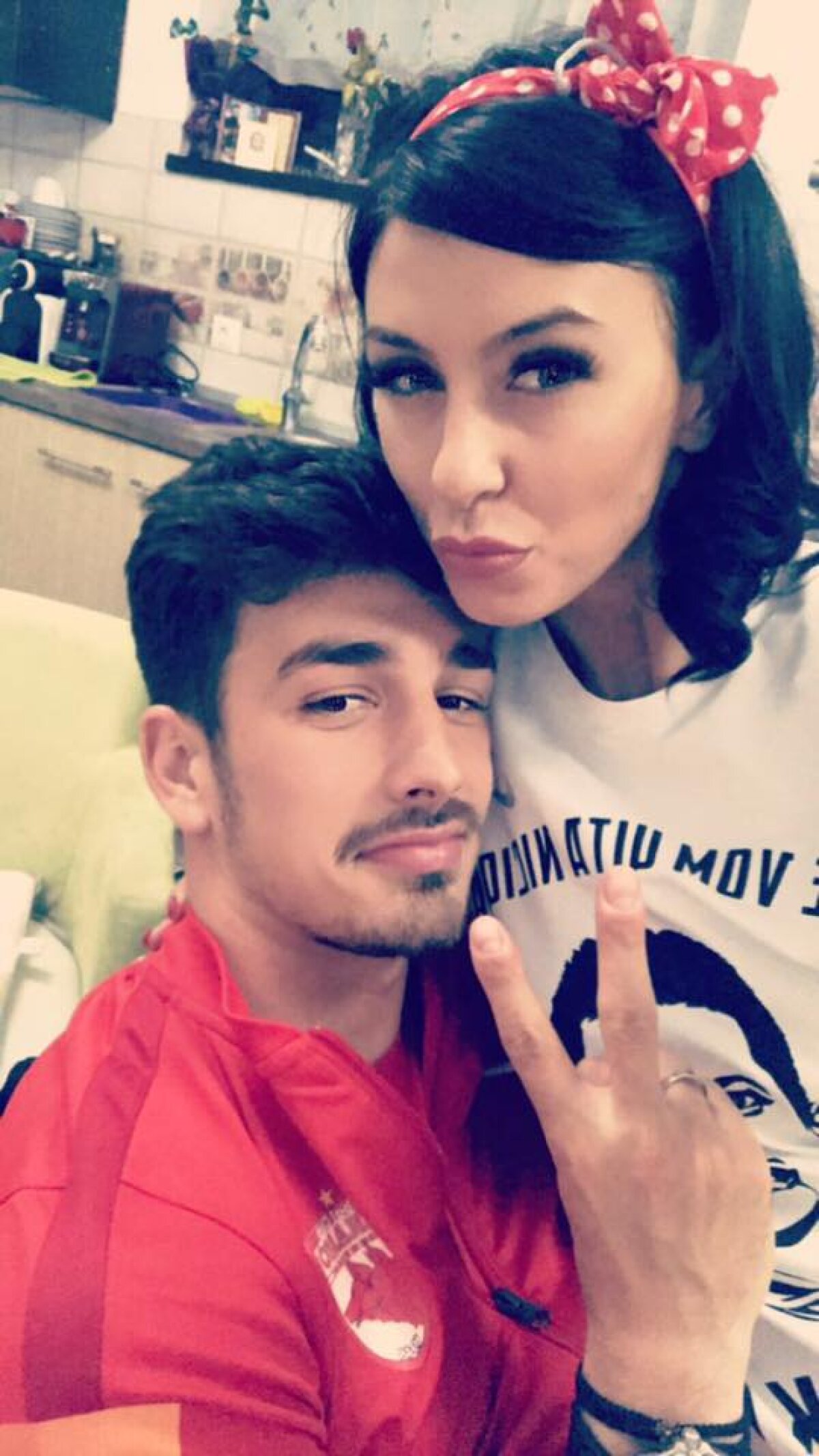 FOTO Româncele care au făcut senzație în tribune la Varșovia » Iubitele "tricolorilor" și-au susținut favoriții