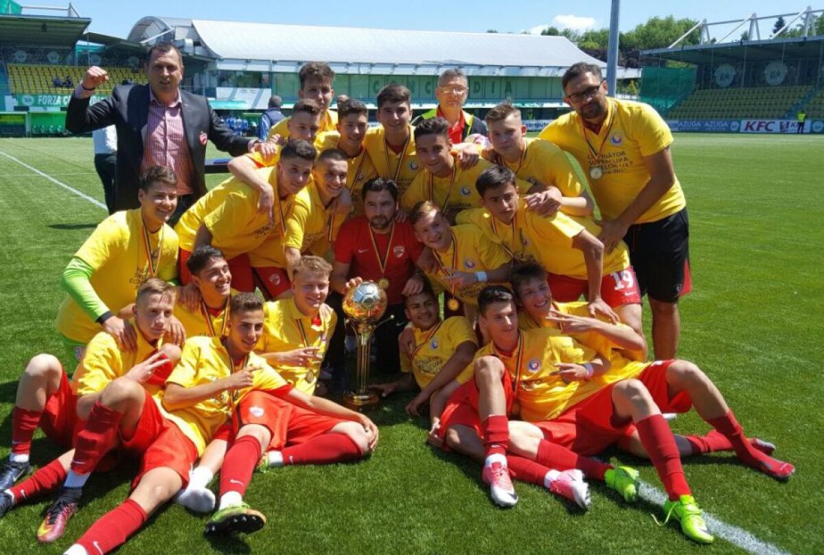 EXCLUSIV Contra mizează pe tineri » Decizia luată de antrenorul lui Dinamo cu o zi înainte de reunire