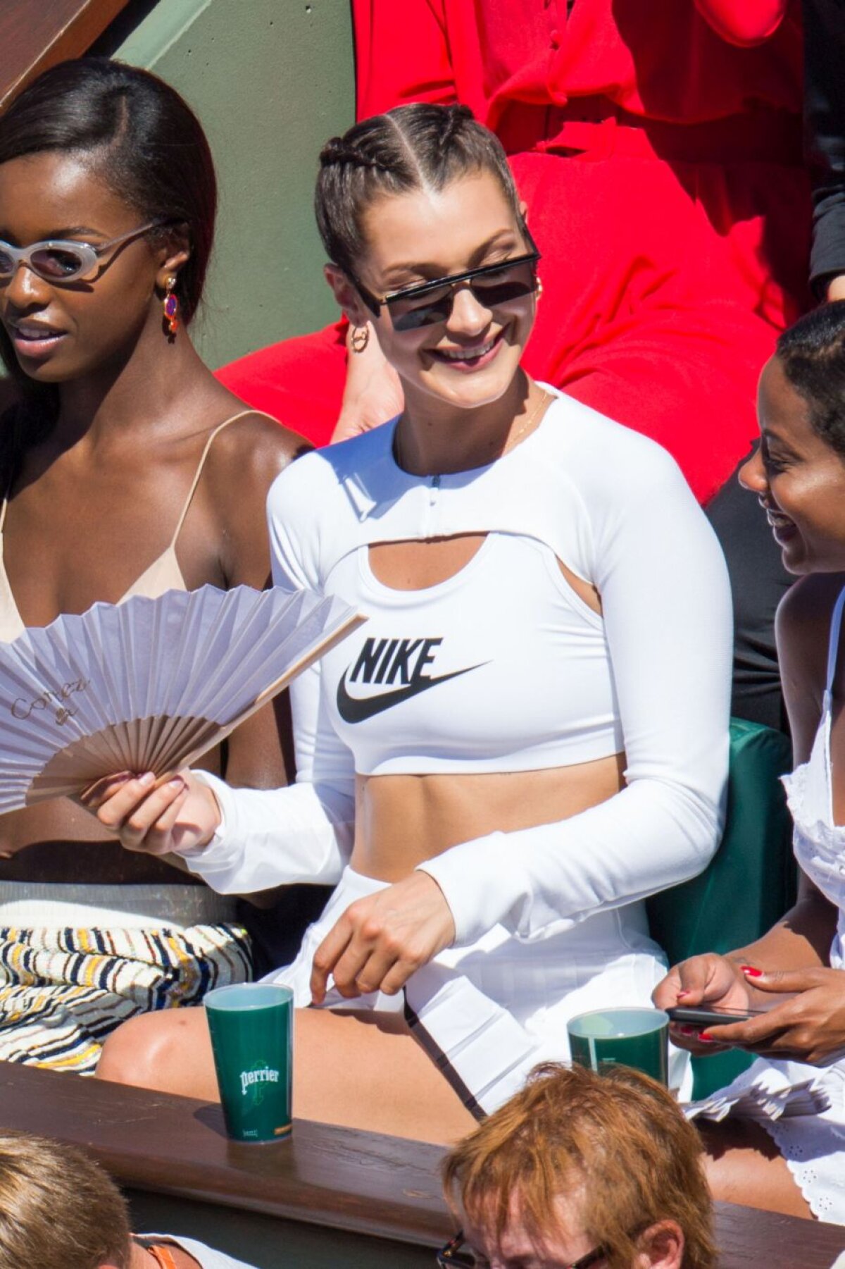 GALERIE FOTO Toată lumea s-a uitat la ea! Cea mai hot apariție la meciul Halep - Ostapenko » Un celebru fotomodel a arătat tot