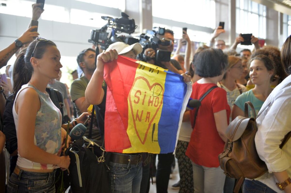 FOTO Halep a revenit în țară după finala pierdută la Roland Garros: "M-am uitat chiar de dimineață la meci. Ostapenko a jucat inconștient!" » Turneu la care e posibil să renunțe