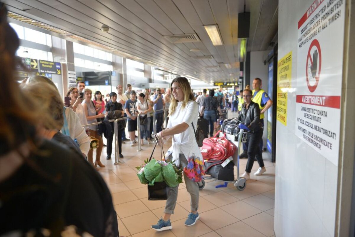 FOTO Reportaj GSP de la sosirea lui Halep în țară » Scene diferite față de cum a fost după finala pierdută în 2014. De ce a refuzat Salonul Oficial