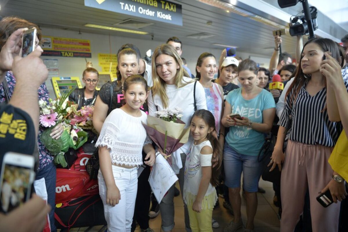 FOTO Reportaj GSP de la sosirea lui Halep în țară » Scene diferite față de cum a fost după finala pierdută în 2014. De ce a refuzat Salonul Oficial