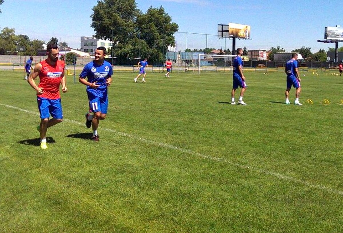 VIDEO + FOTO Budescu a ajuns în cantonament » Primele imagini cu noul jucător al FCSB la antrenament