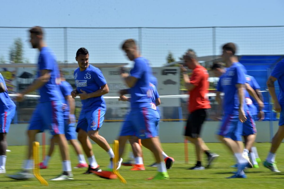VIDEO + FOTO Budescu a ajuns în cantonament » Primele imagini cu noul jucător al FCSB la antrenament