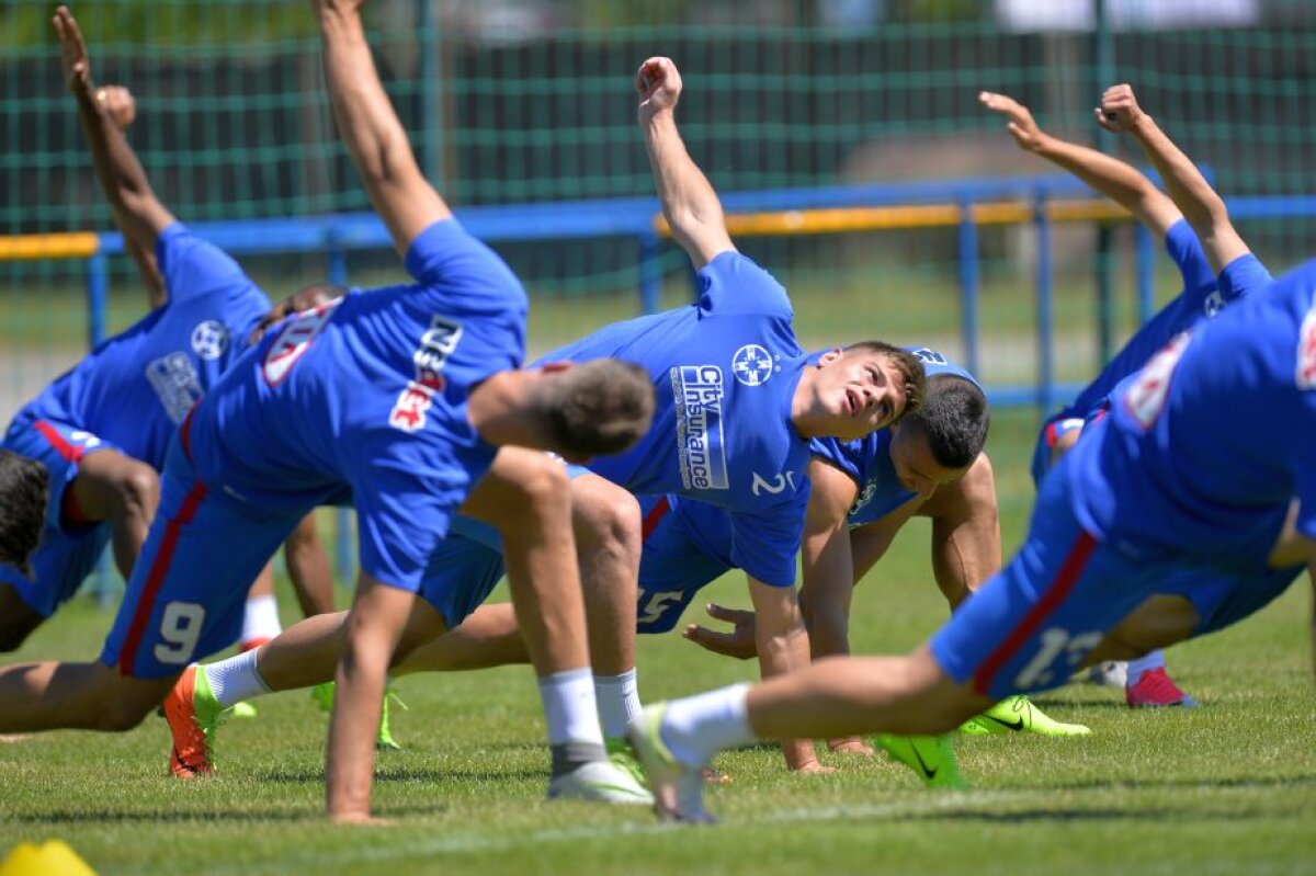 VIDEO + FOTO Budescu a ajuns în cantonament » Primele imagini cu noul jucător al FCSB la antrenament