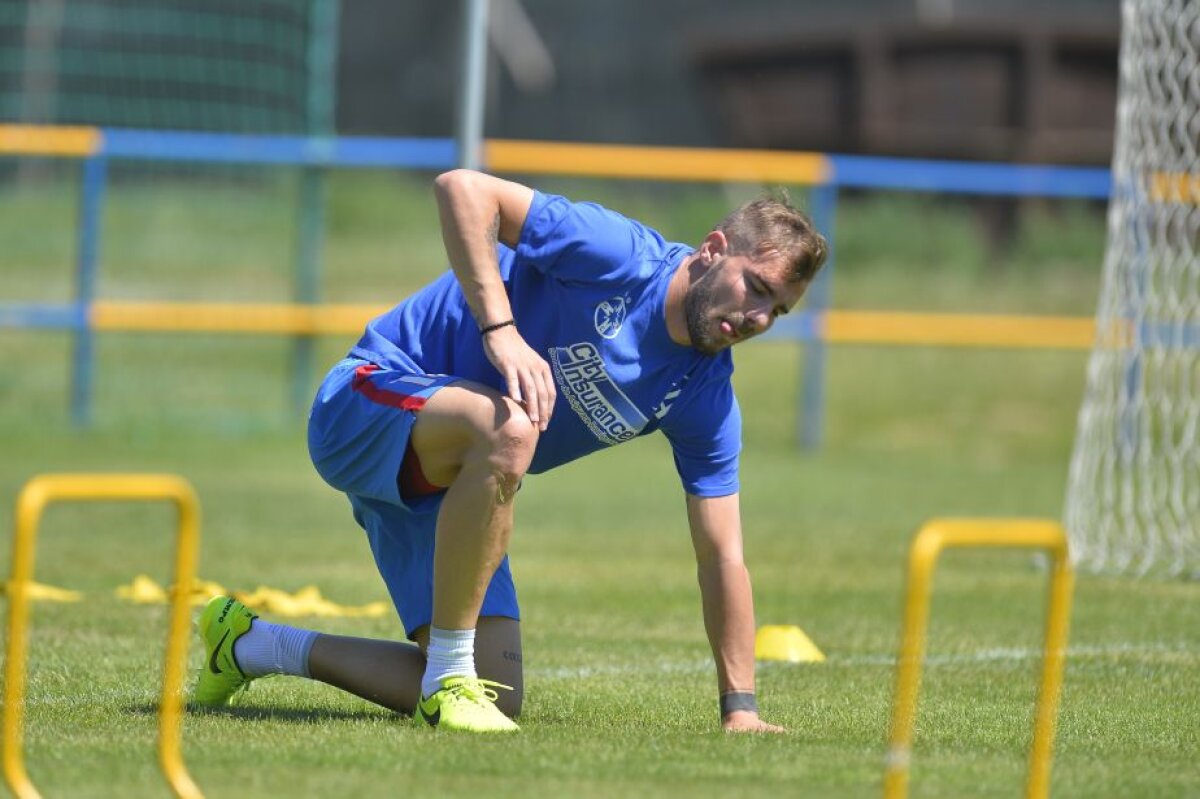 VIDEO + FOTO Budescu a ajuns în cantonament » Primele imagini cu noul jucător al FCSB la antrenament