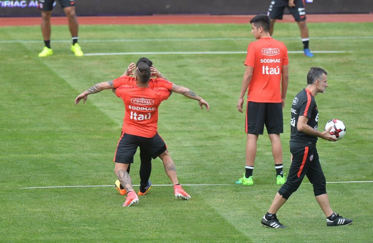 GALERIE FOTO Selecționerul Pizzi laudă naționala României: "E un adversar foarte puternic" » Imagini de la ședința de pregătire a chilienilor de azi