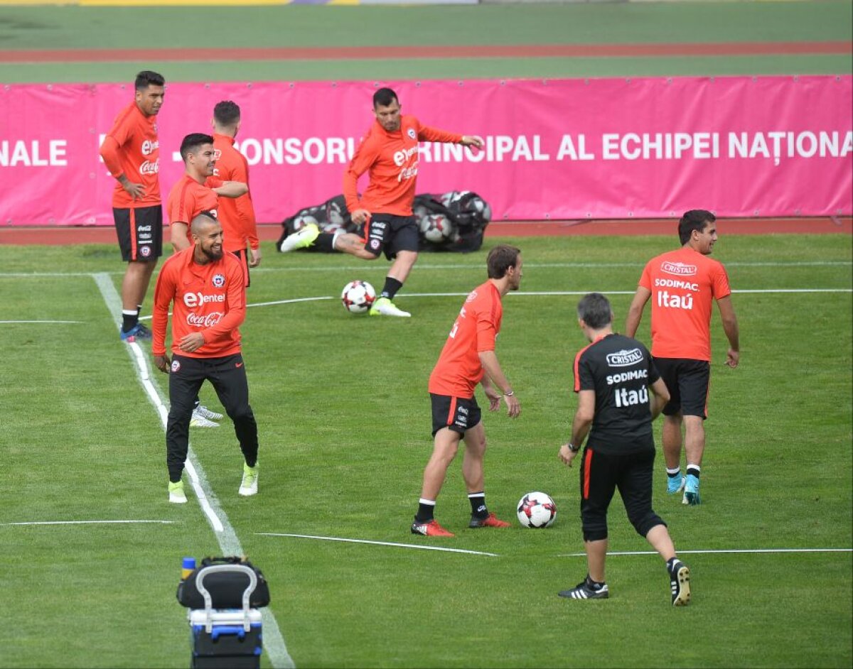 GALERIE FOTO Selecționerul Pizzi laudă naționala României: "E un adversar foarte puternic" » Imagini de la ședința de pregătire a chilienilor de azi