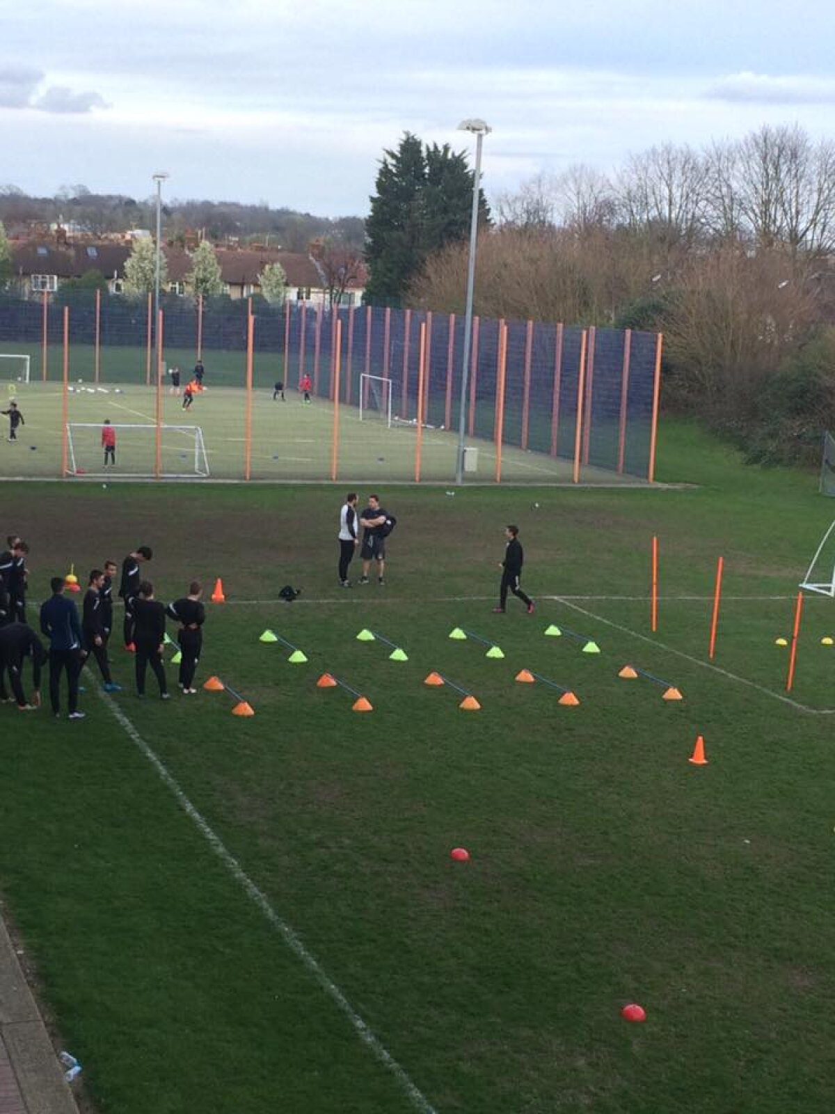 EXCLUSIV VIDEO Superacademia românească de fotbal care uimește Anglia! Un fost fotbalist al lui Rapid și Dinamo a creat totul de la zero » A început cu 7 copii și a ajuns la 112, toți români 