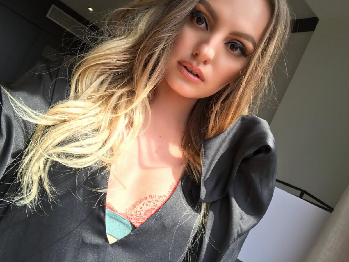 GALERIE FOTO Alexandra Stan, fotografii din ce în ce mai îndrăzneţe pe Facebook