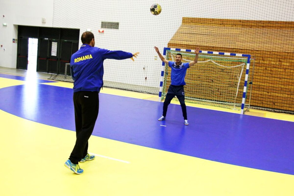 FOTO Inițiativă inedită a FRH înainte de meciul decisiv pentru calificare al naționalei » Portarul României vs goalkeeper-ul lui CS U