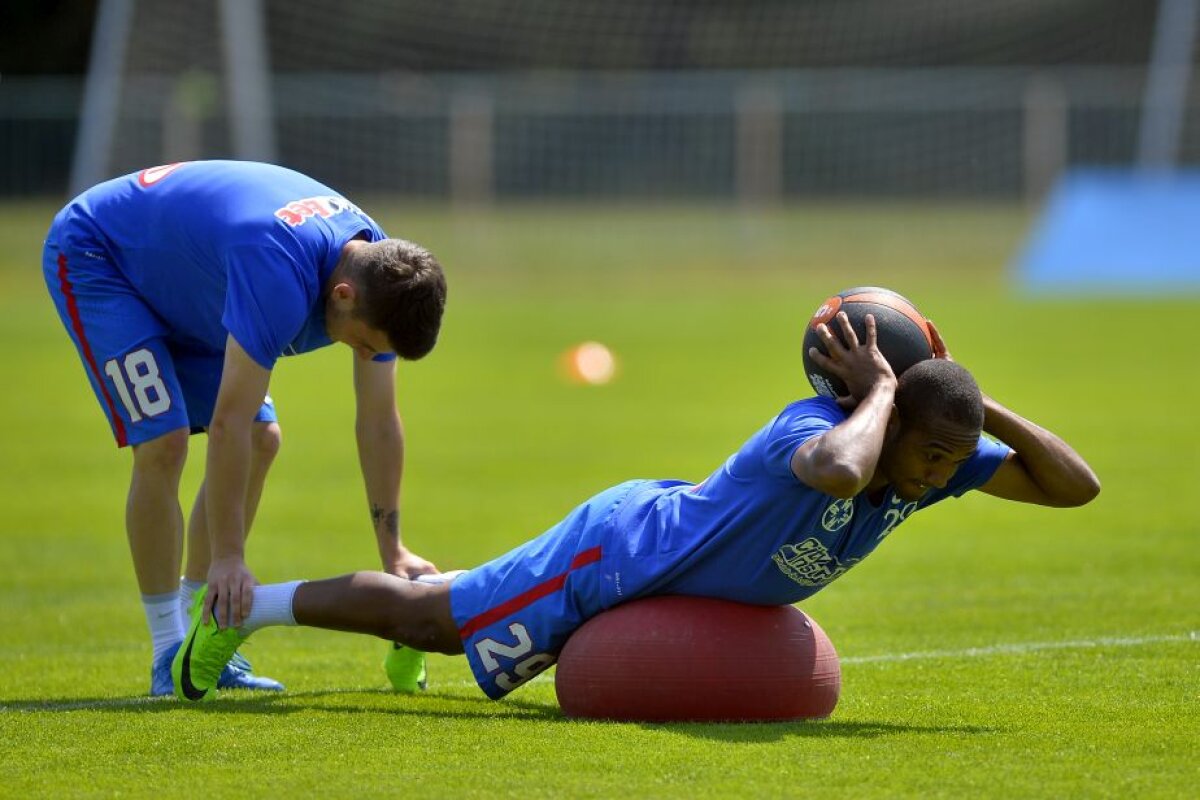 CORESPONDENȚĂ GSP DIN SLOVACIA // VIDEO + FOTO Antrenament extenuant comandat de Dică » Doi fotbaliști luați în vizor de antrenor pentru că nu efectuau corect exercițiile