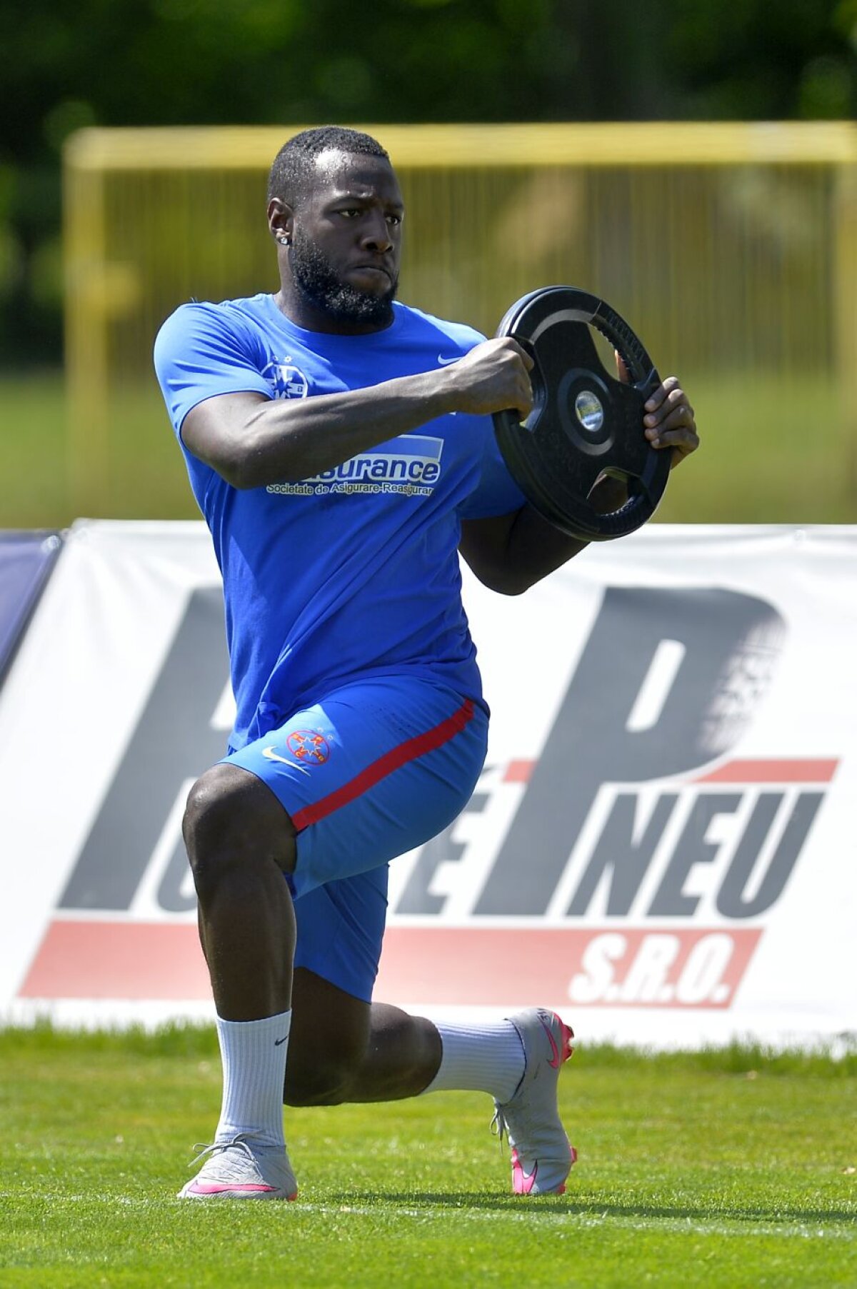 CORESPONDENȚĂ GSP DIN SLOVACIA // VIDEO + FOTO Antrenament extenuant comandat de Dică » Doi fotbaliști luați în vizor de antrenor pentru că nu efectuau corect exercițiile