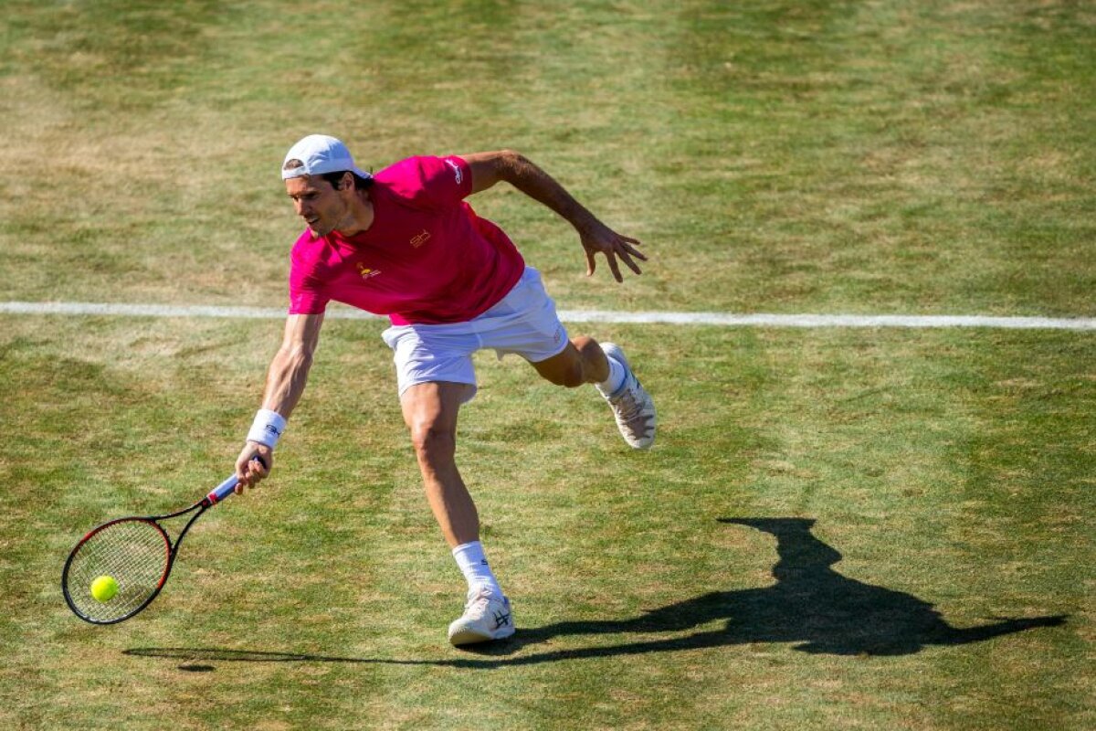FOTO+VIDEO Federer, învins la revenirea în circuit de locul 302 ATP » Adversarul a salvat o minge de meci!