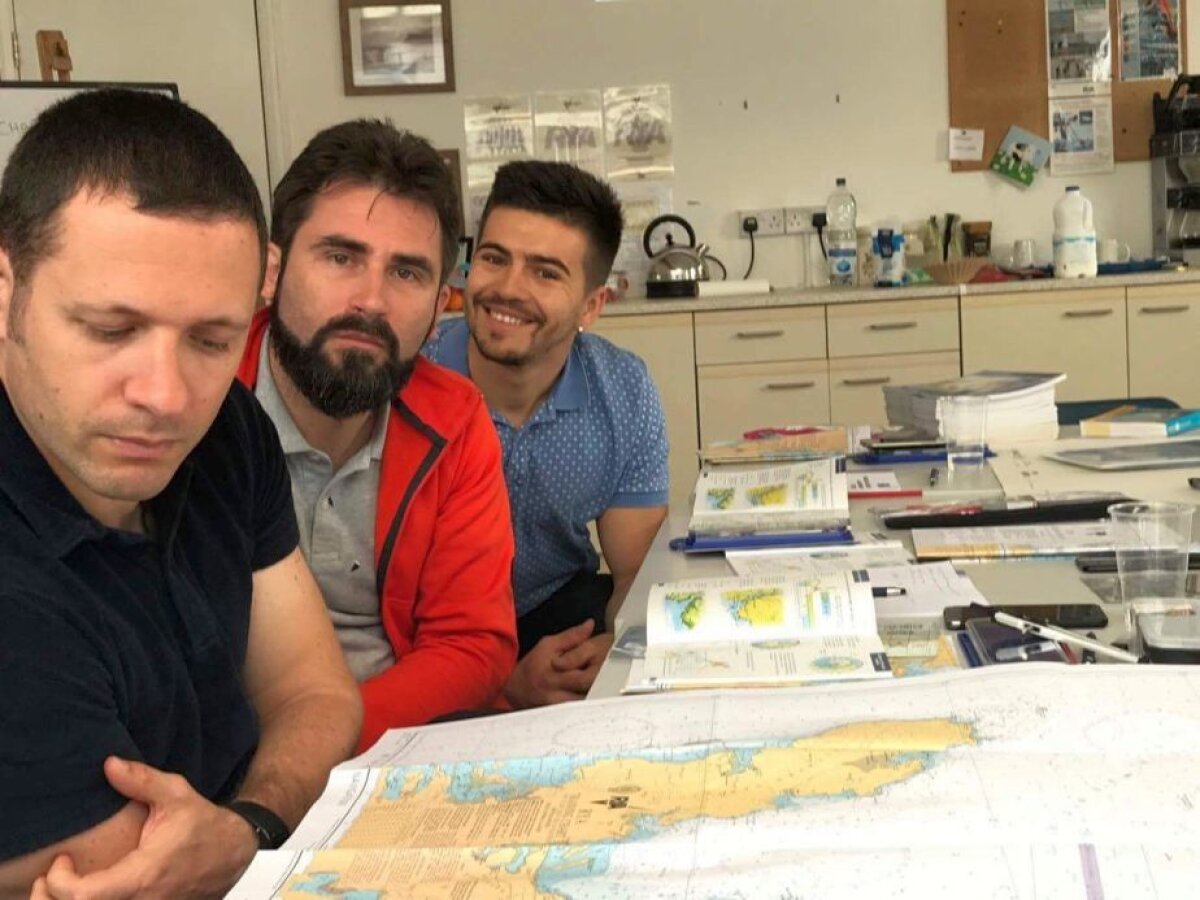 FOTO Aventura vieții pe apă » Cinci români sunt gata să traverseze Marea Neagră vâslind peste 1.000 de kilometri! 