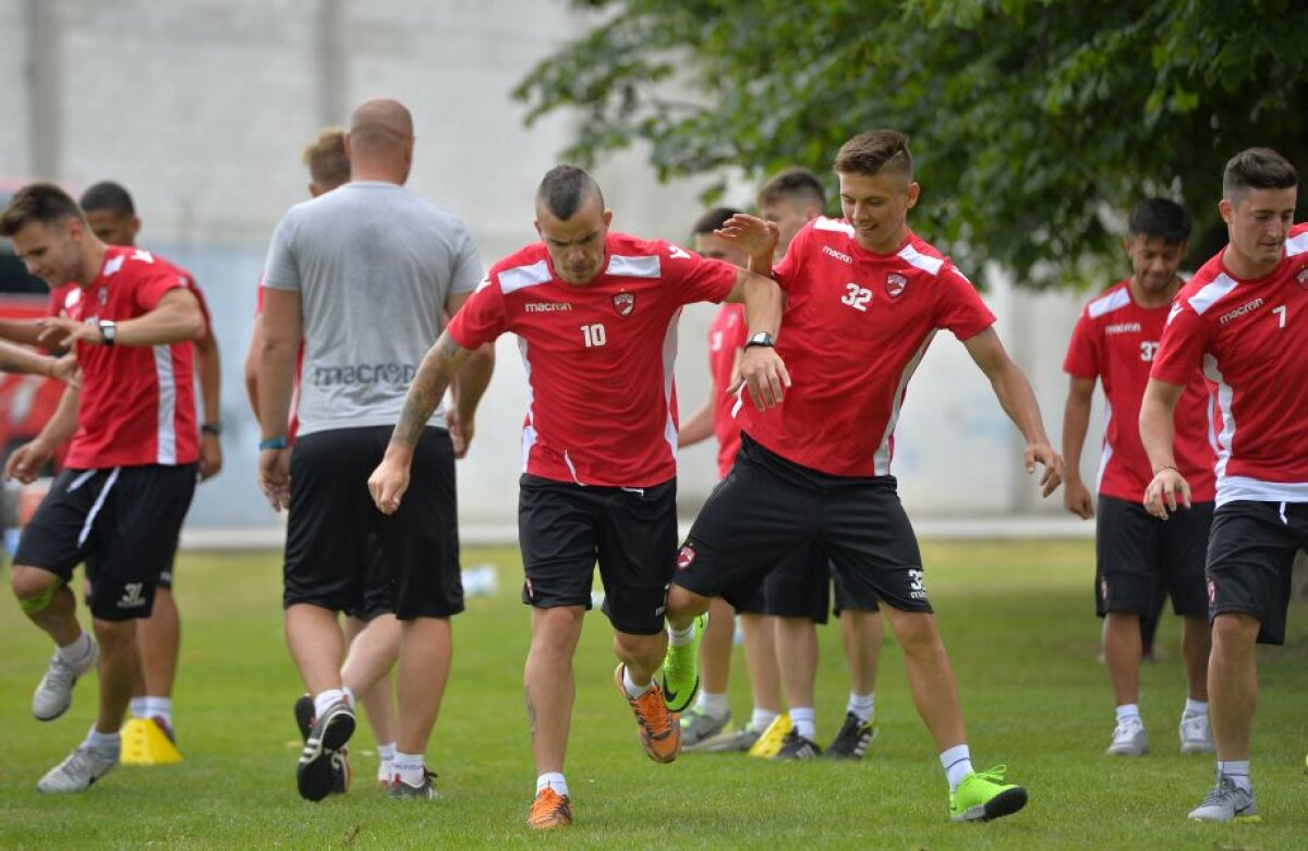 FOTO + VIDEO Corespondență din Slovenia » Imagini exclusive din cantonamentul "câinilor"! Exerciții de echilibru în tabăra lui Dinamo 