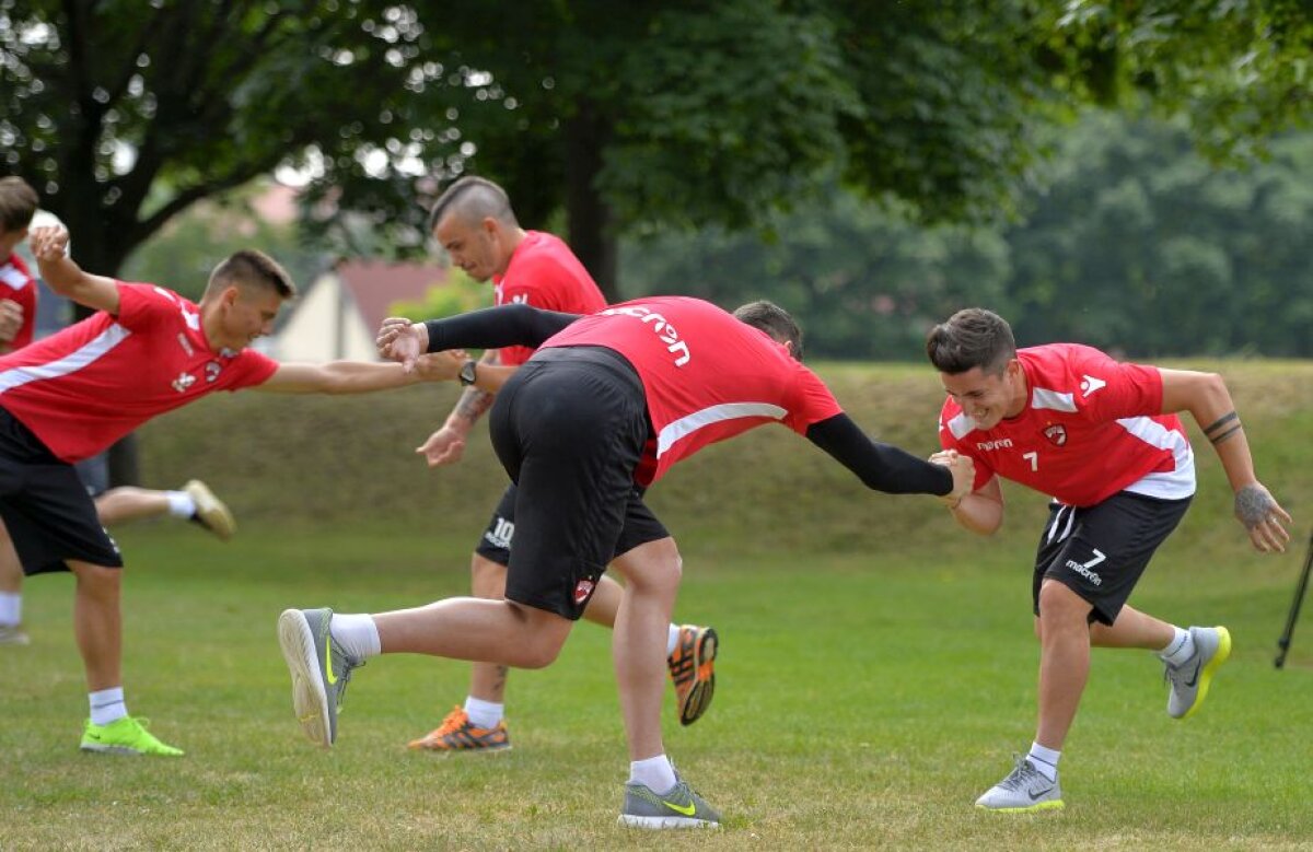 FOTO + VIDEO Corespondență din Slovenia » Imagini exclusive din cantonamentul "câinilor"! Exerciții de echilibru în tabăra lui Dinamo 