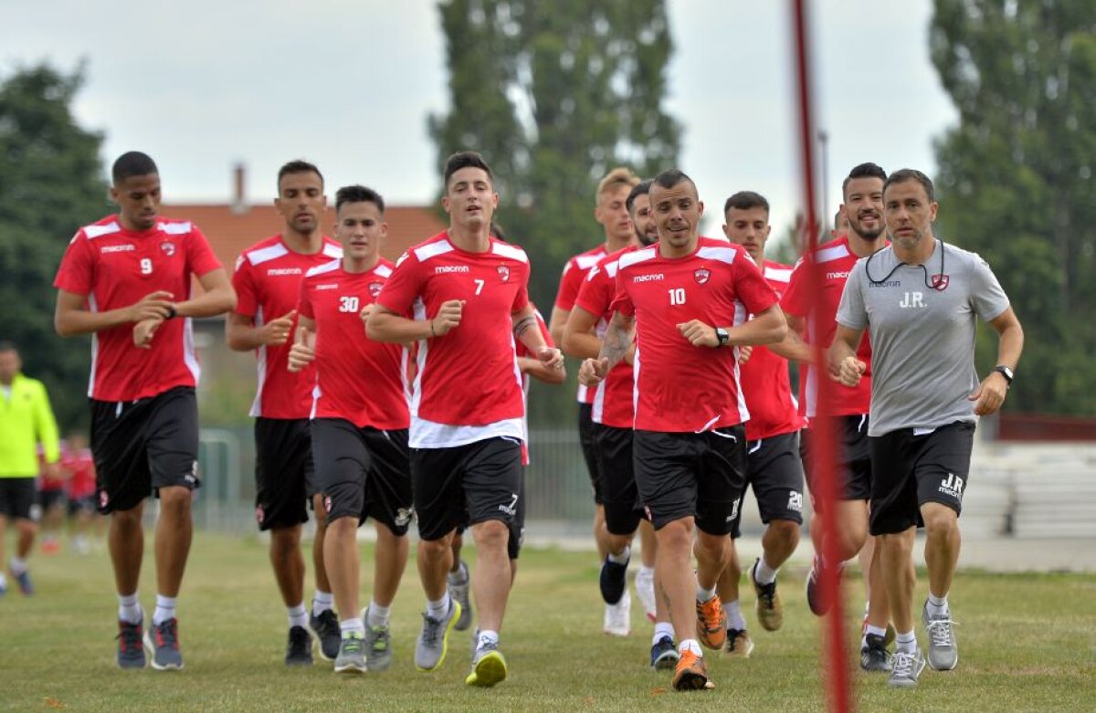 FOTO + VIDEO Corespondență din Slovenia » Imagini exclusive din cantonamentul "câinilor"! Exerciții de echilibru în tabăra lui Dinamo 