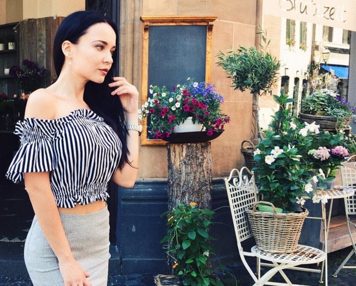 FOTO Ajutor de la o microbistă hot » A pozat în Playboy ca să își salveze echipa preferată