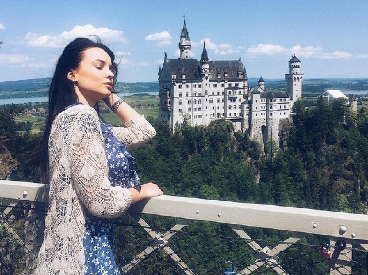 FOTO Ajutor de la o microbistă hot » A pozat în Playboy ca să își salveze echipa preferată