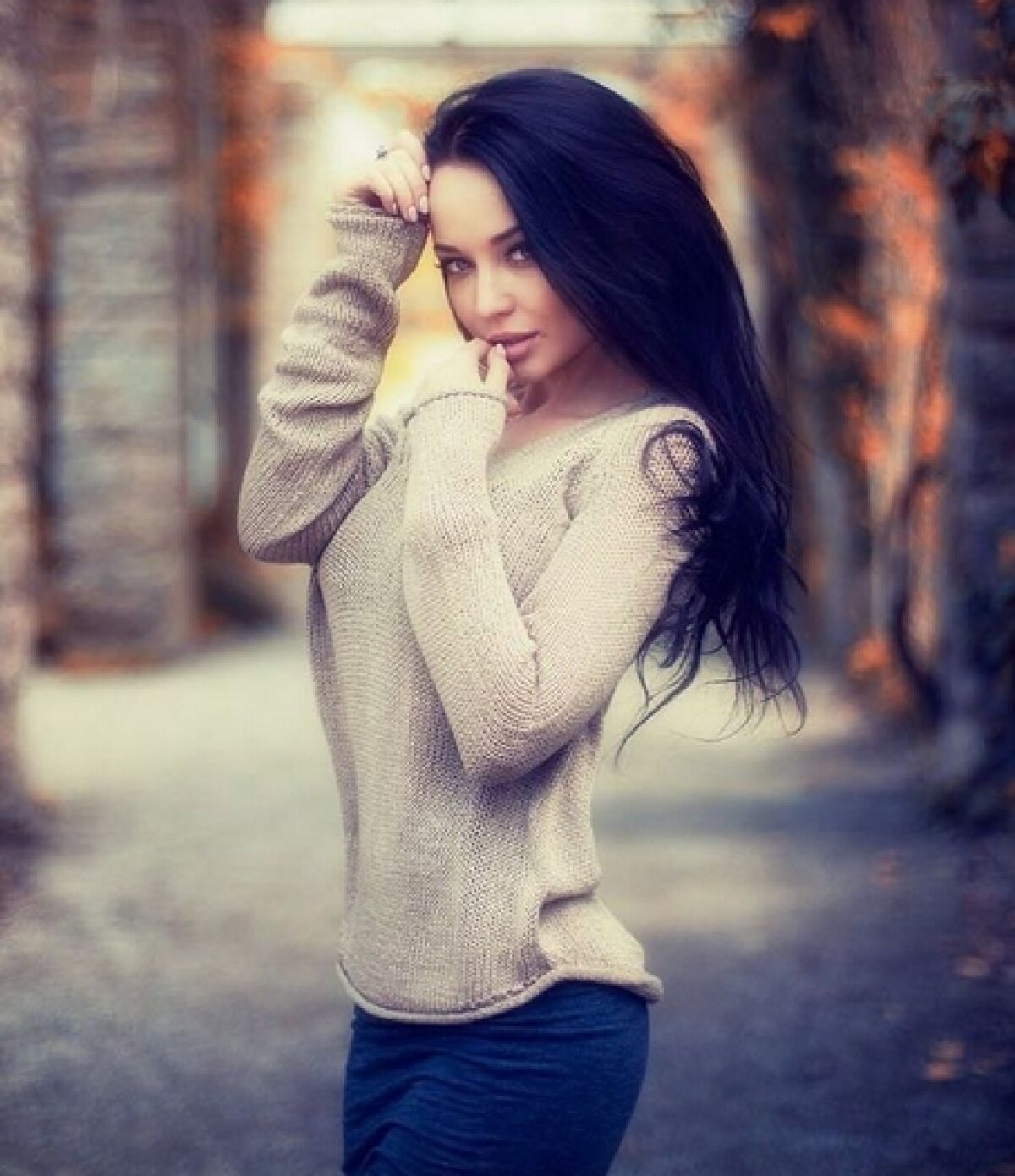 FOTO Ajutor de la o microbistă hot » A pozat în Playboy ca să își salveze echipa preferată