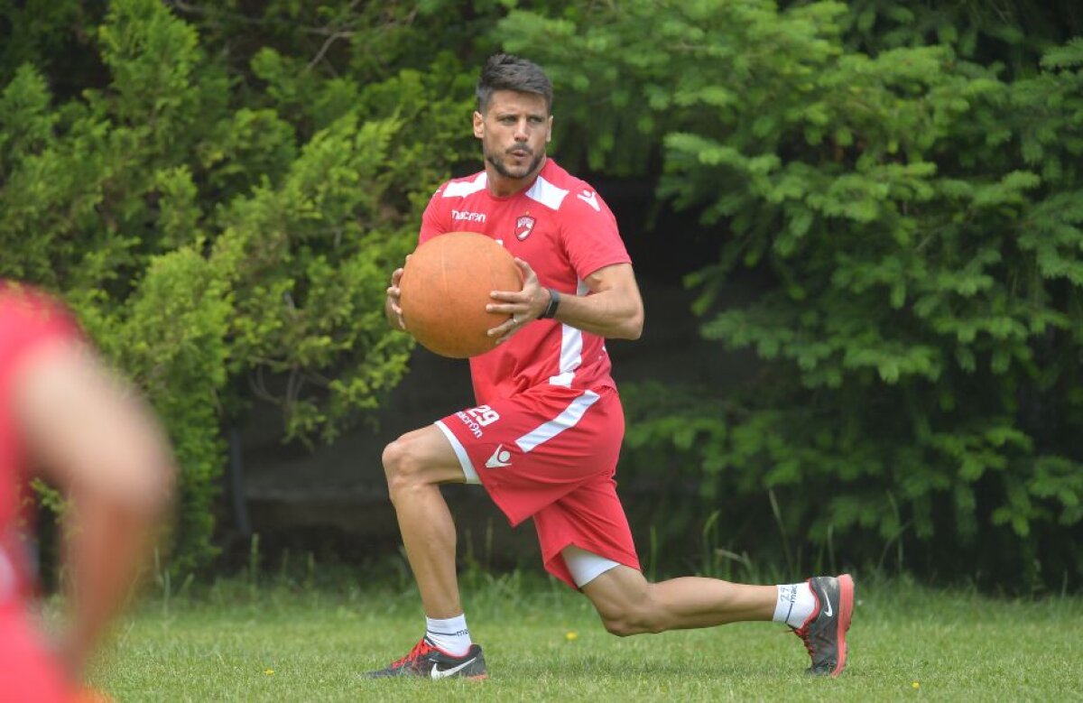 VIDEO+FOTO EXCLUSIV Corespondență din Slovenia » Imagini de la antrenamentul de azi al "câinilor" » Cum s-au pregătit jucătorii lui Contra