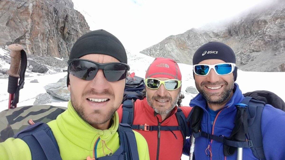 GALERIE FOTO » Două săptămâni în Nepal » Cum s-a pregătit prima echipă românească înscrisă în proiectul “Seven Summits” pentru asaltul celor mai înalţi munţi din lume pe culmile din Himalaya