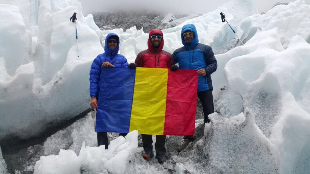 GALERIE FOTO » Două săptămâni în Nepal » Cum s-a pregătit prima echipă românească înscrisă în proiectul “Seven Summits” pentru asaltul celor mai înalţi munţi din lume pe culmile din Himalaya
