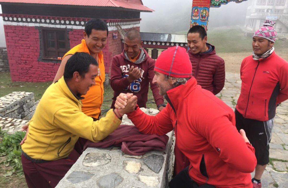 GALERIE FOTO » Două săptămâni în Nepal » Cum s-a pregătit prima echipă românească înscrisă în proiectul “Seven Summits” pentru asaltul celor mai înalţi munţi din lume pe culmile din Himalaya