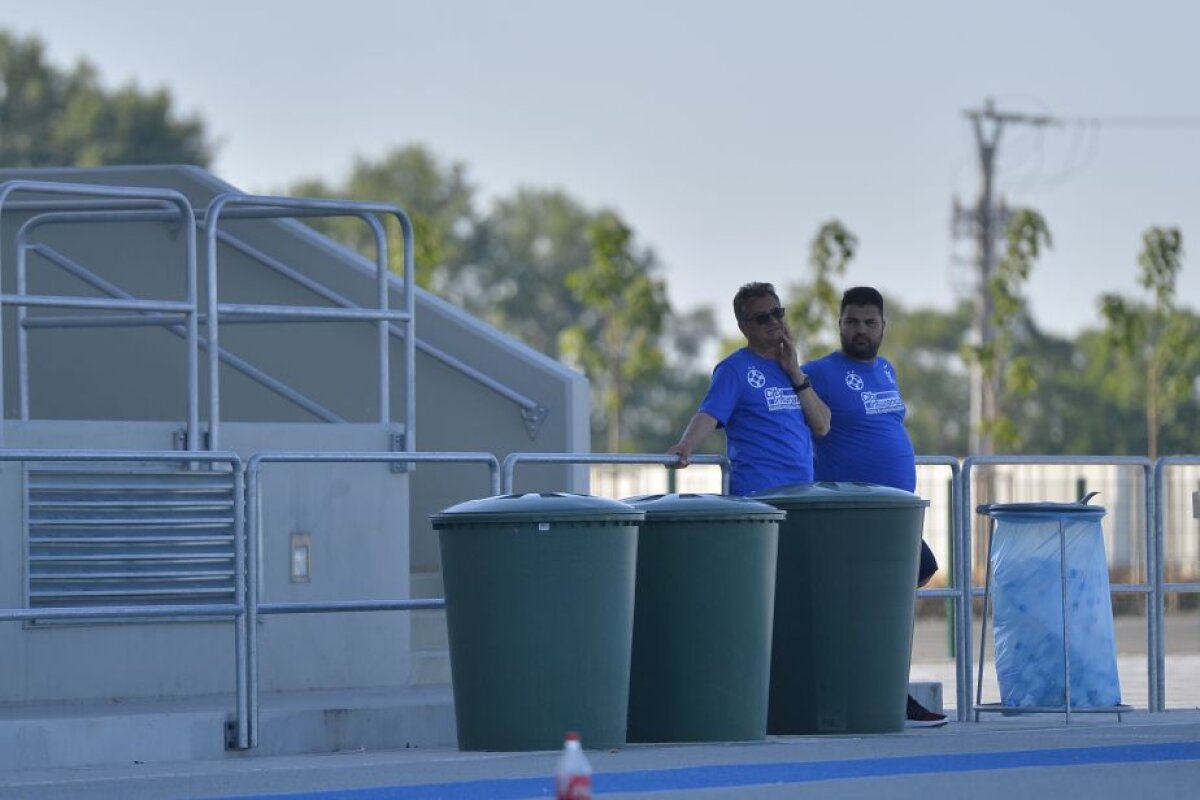 GALERIE FOTO Emoții risipite! "Bizonul" a revenit la antrenamentul FCSB-ului » De ce lipsește Dică două zile din cantonament 