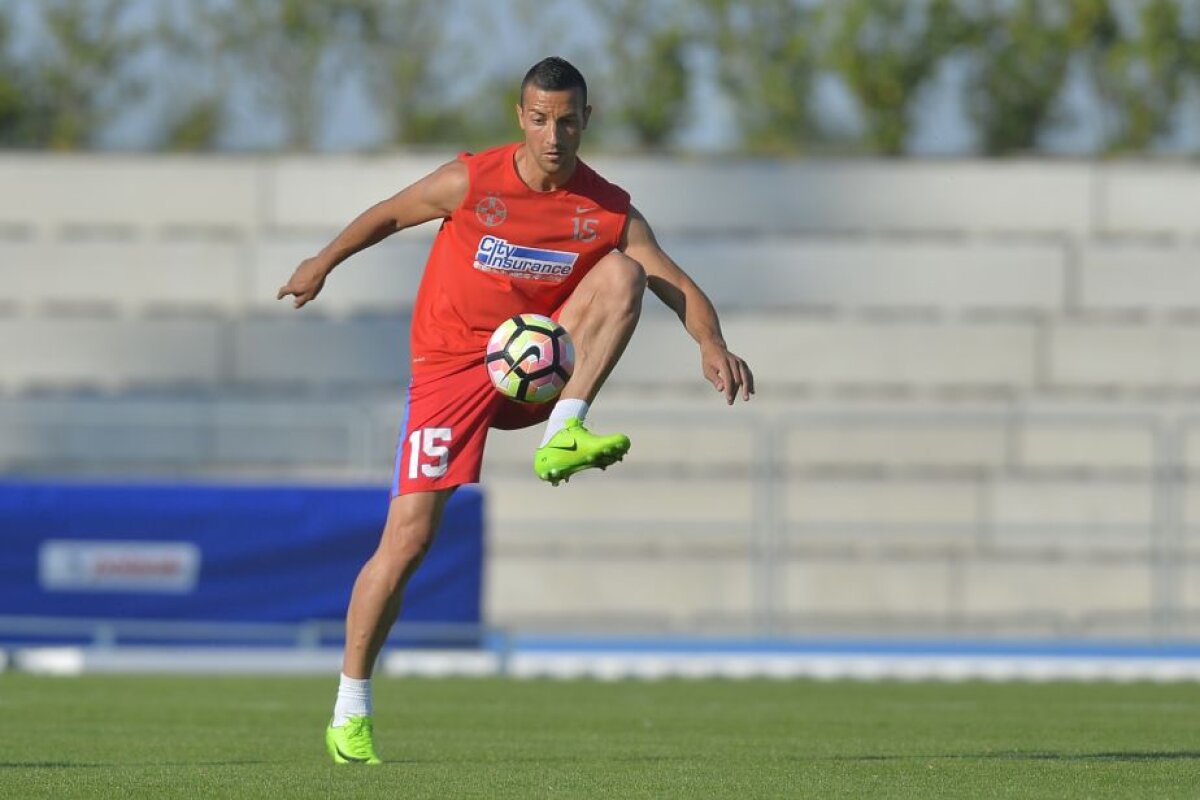 GALERIE FOTO Emoții risipite! "Bizonul" a revenit la antrenamentul FCSB-ului » De ce lipsește Dică două zile din cantonament 