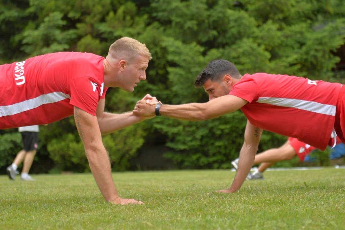 VIDEO+FOTO EXCLUSIV Corespondență din Slovenia » Imagini de la antrenamentul de azi al "câinilor" » Cum s-au pregătit jucătorii lui Contra