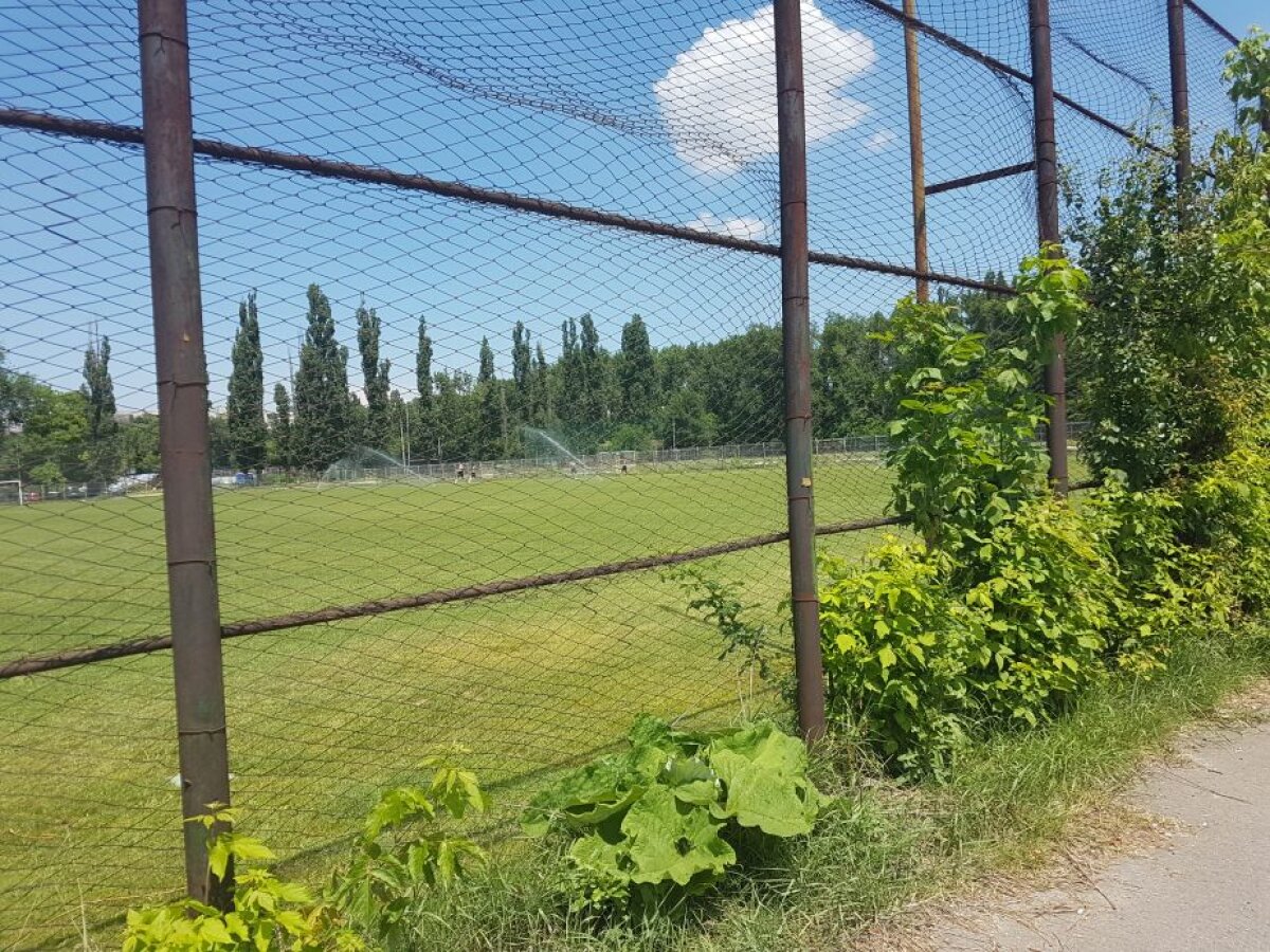 FOTO EXCLUSIV Pregătiri pentru Liga a 4-a! CSA Steaua pune la punct stadionul pe care urmează să joace