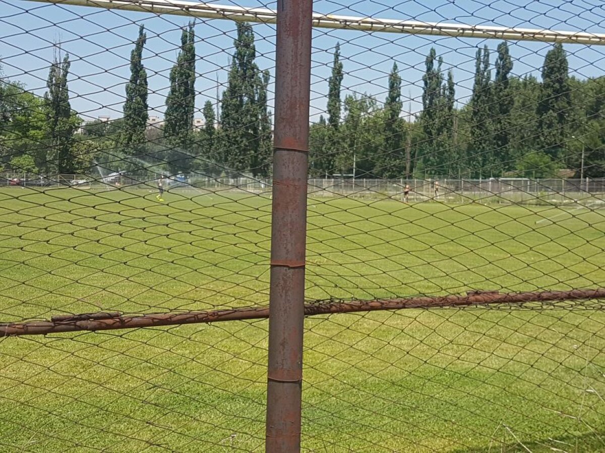 FOTO EXCLUSIV Pregătiri pentru Liga a 4-a! CSA Steaua pune la punct stadionul pe care urmează să joace