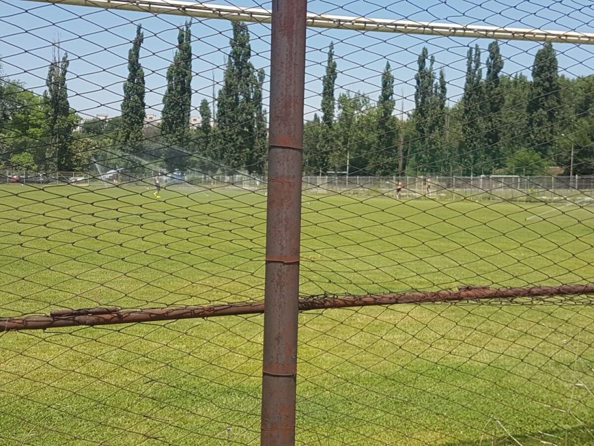 FOTO EXCLUSIV Pregătiri pentru Liga a 4-a! CSA Steaua pune la punct stadionul pe care urmează să joace