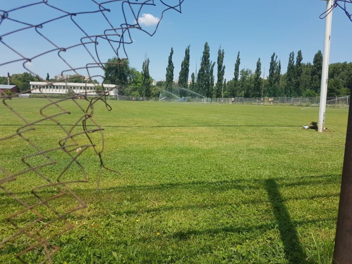 FOTO EXCLUSIV Pregătiri pentru Liga a 4-a! CSA Steaua pune la punct stadionul pe care urmează să joace