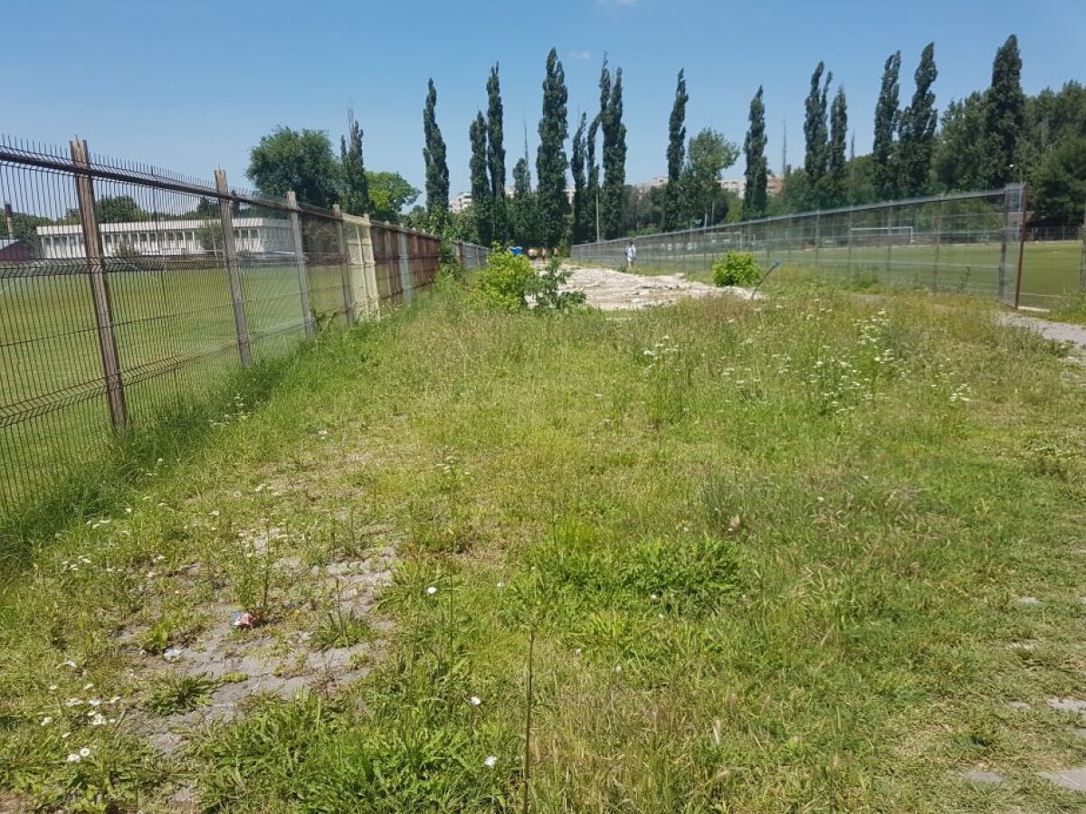 FOTO EXCLUSIV Pregătiri pentru Liga a 4-a! CSA Steaua pune la punct stadionul pe care urmează să joace