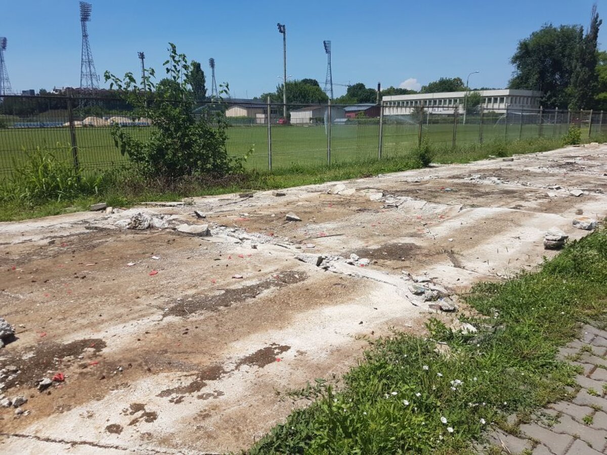 FOTO EXCLUSIV Pregătiri pentru Liga a 4-a! CSA Steaua pune la punct stadionul pe care urmează să joace