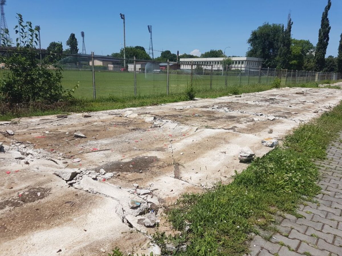 FOTO EXCLUSIV Pregătiri pentru Liga a 4-a! CSA Steaua pune la punct stadionul pe care urmează să joace